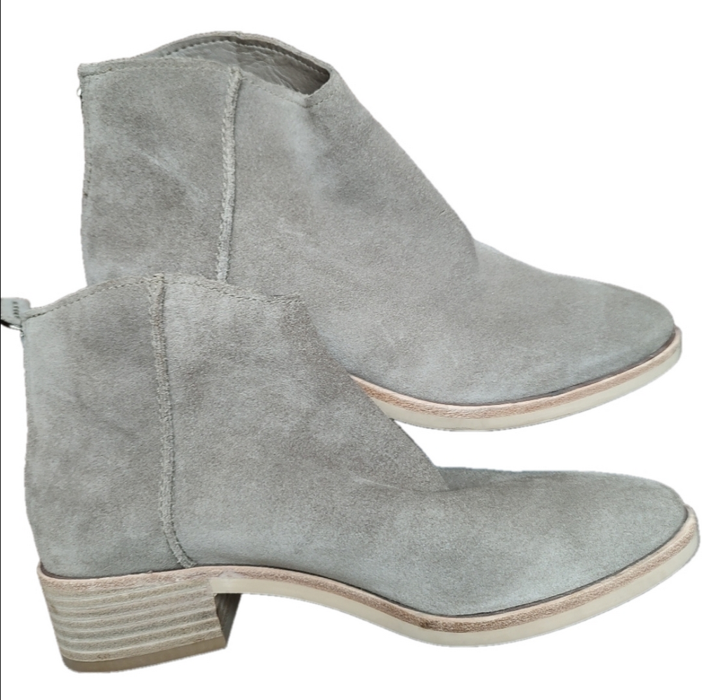Dolce Vita Gray/Taupe Suede Booties Zip Back Low Stack Heel Cute a bit 2 Narrow!